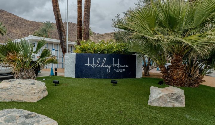 Holiday_House