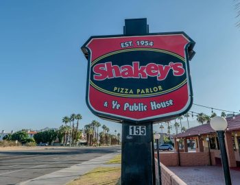 shakeys_restaurant