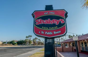 shakeys_restaurant